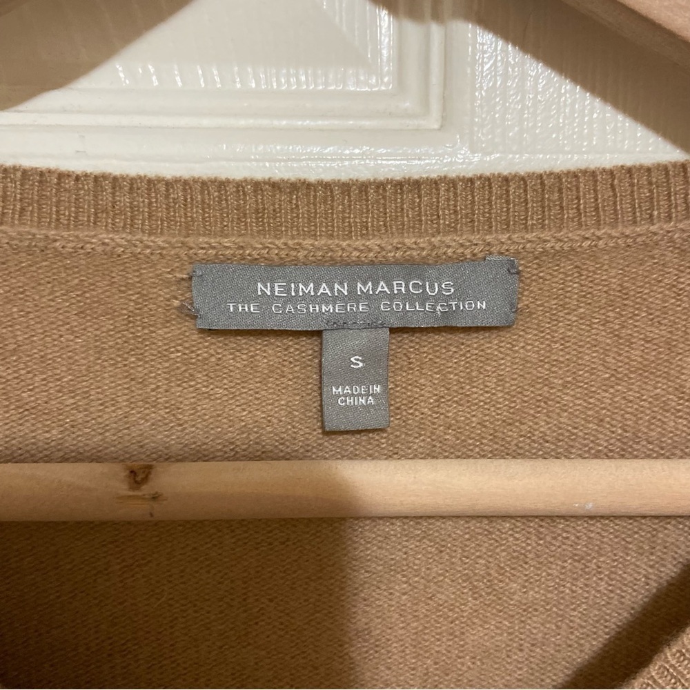 Neiman Marcus 100% Cashmere Women’s Classic Tan Beige Knit Sweater Size Small - Picture 5 of 7